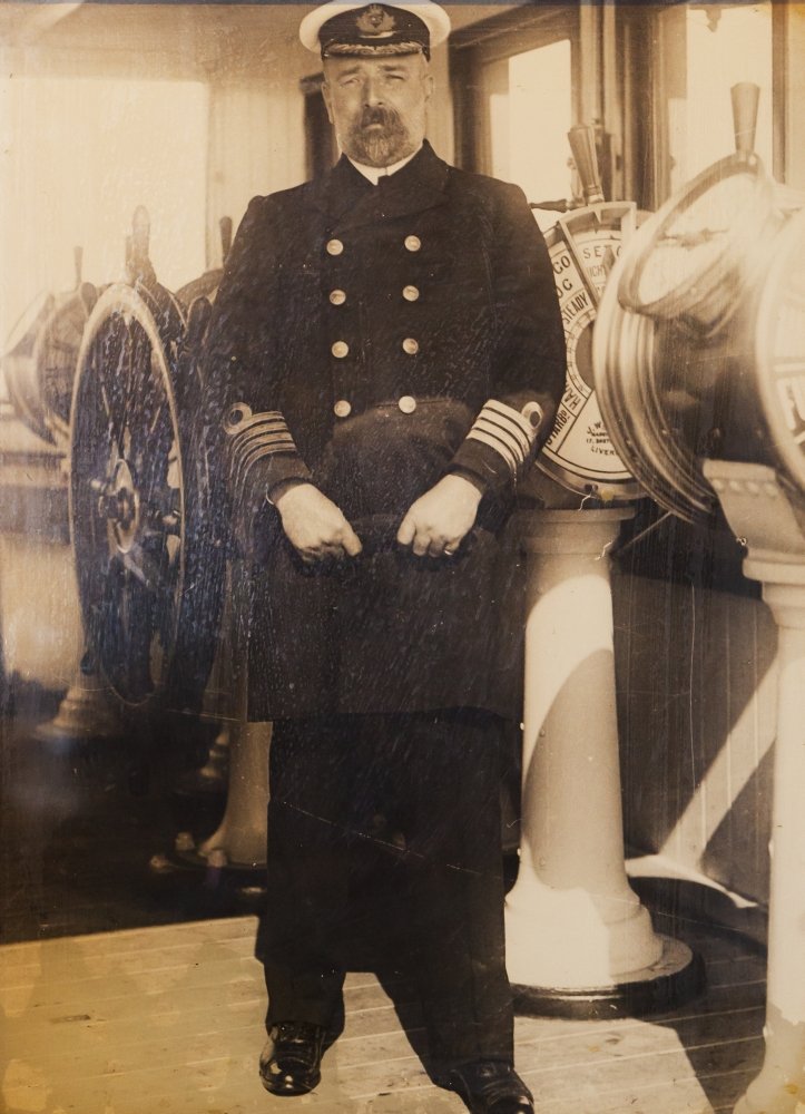 who played the captain in titanic who played the captain in titanic